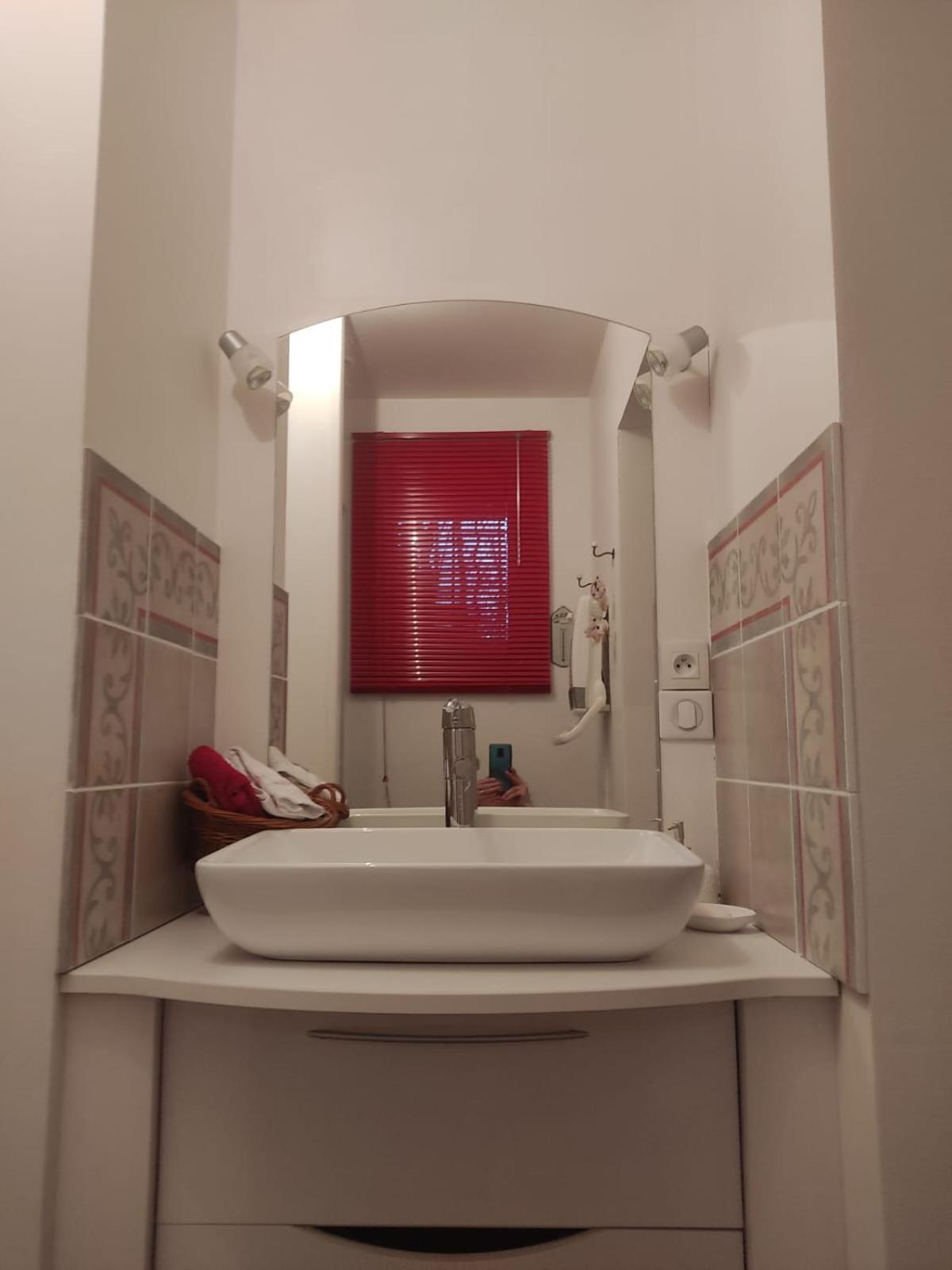 La Frenaie Bed & Breakfast Saint-Cyr-sur-le-Rhone Bagian luar foto